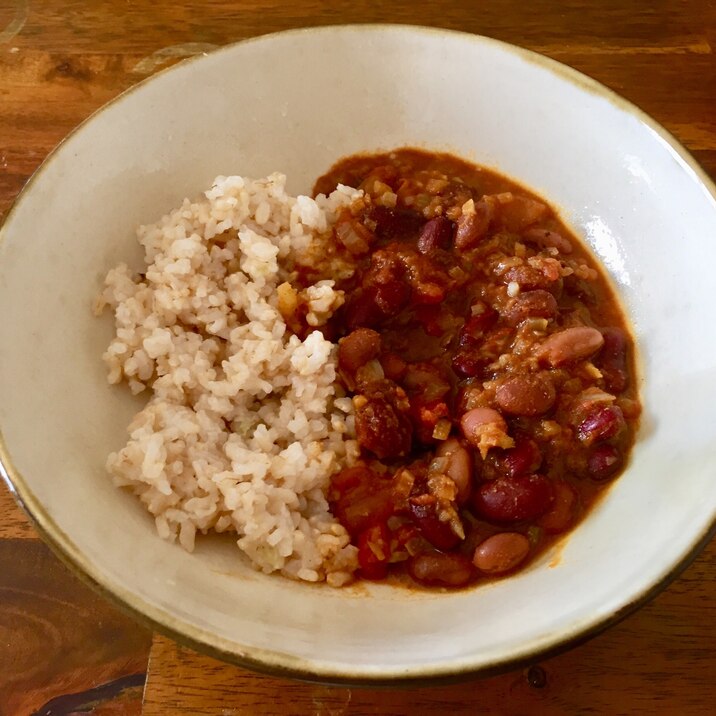 缶詰めを使って簡単、ミックスビーンズカレー